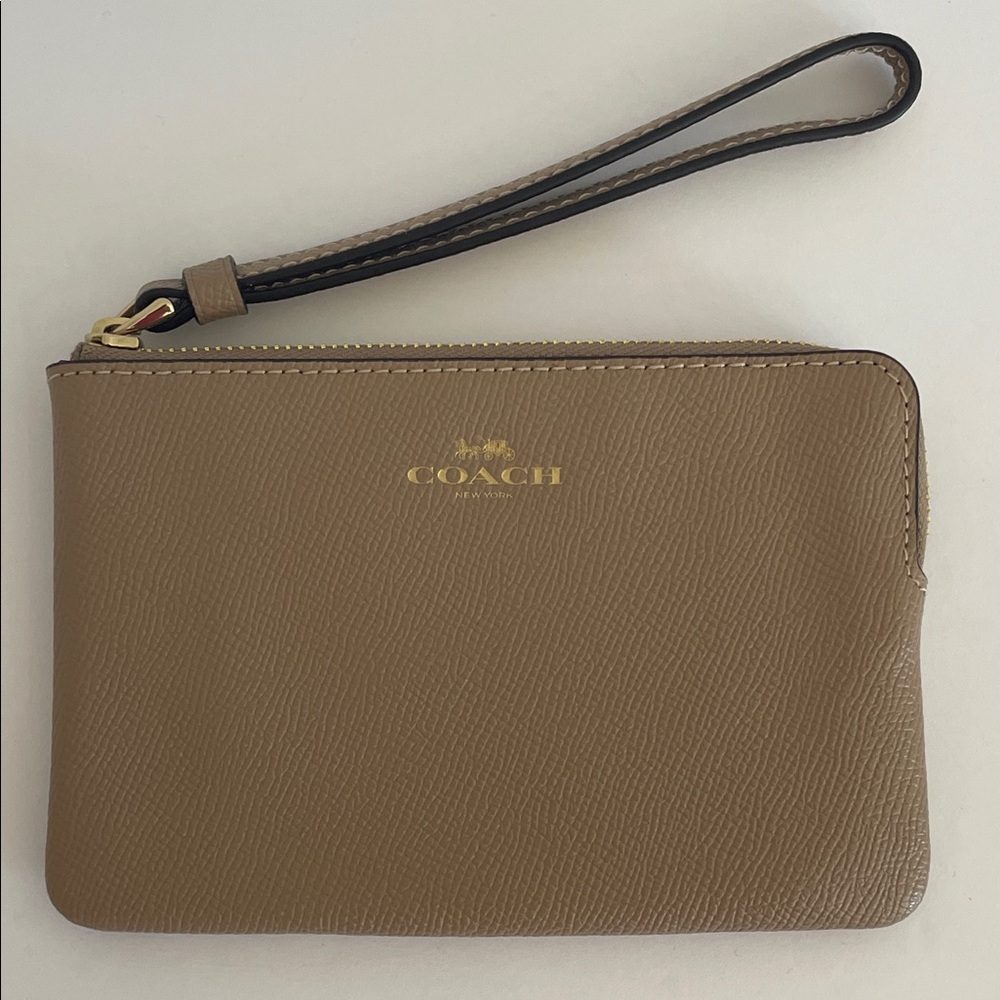 NWT Coach Corner Zip Wristlet Taupe